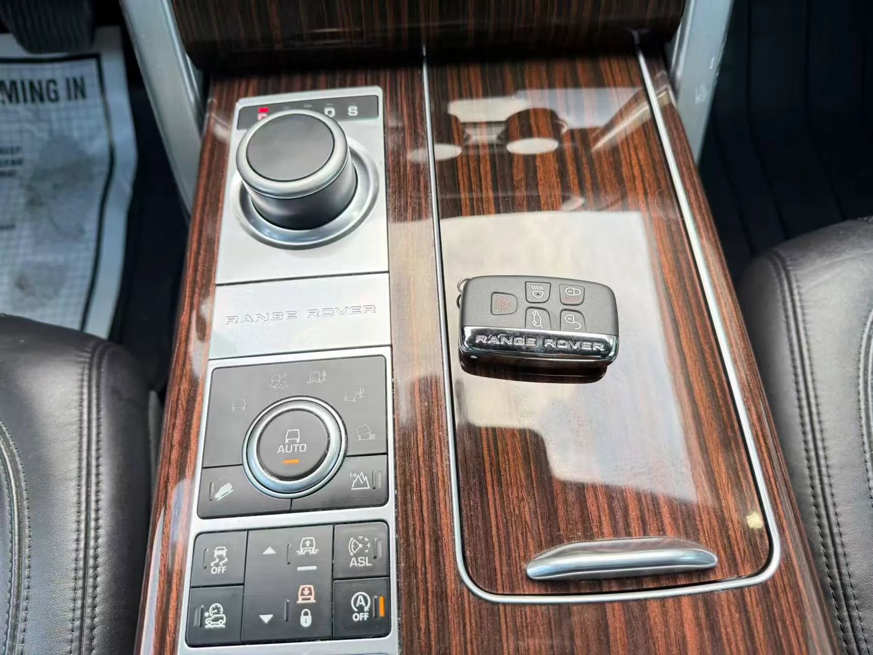 Used 2016 Land Rover Range Rover HSE image 15