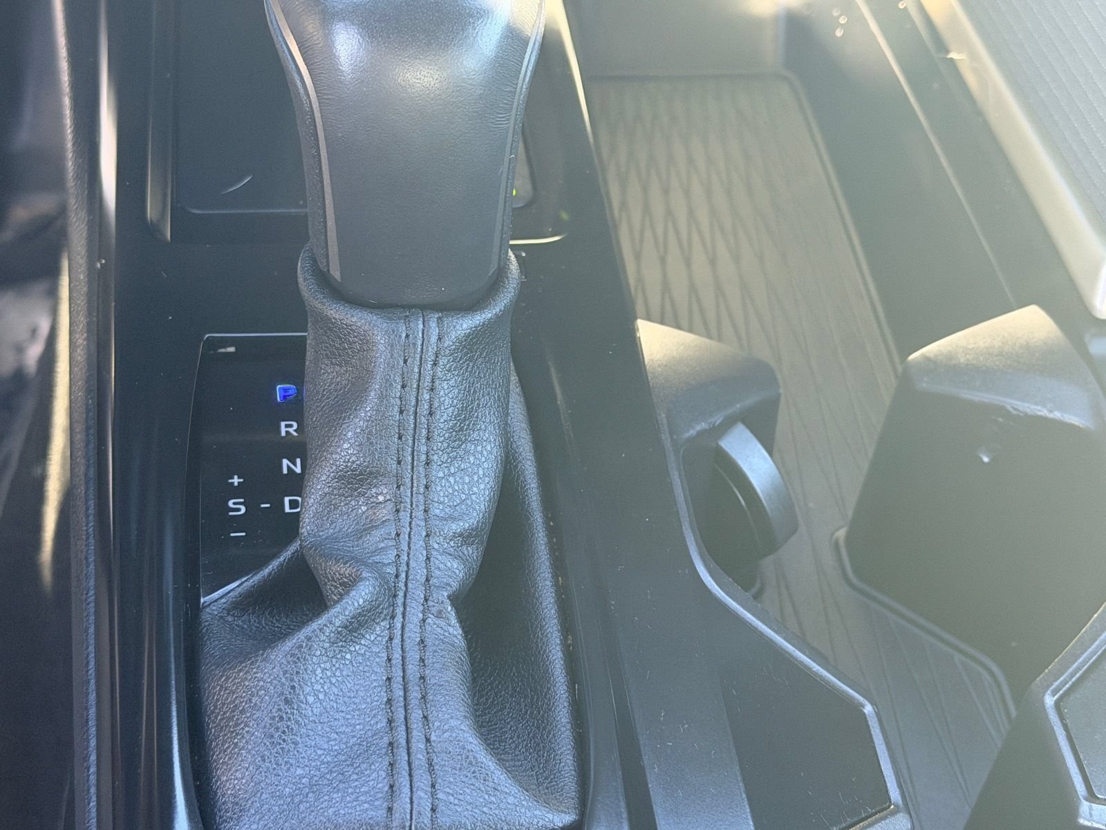 Used 2025 Toyota Camry SE w/ Convenience Package FWD image 28