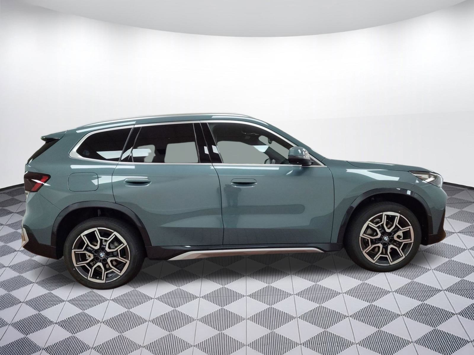 Used 2025 BMW X1 xDrive28i w/ Convenience Package image 8