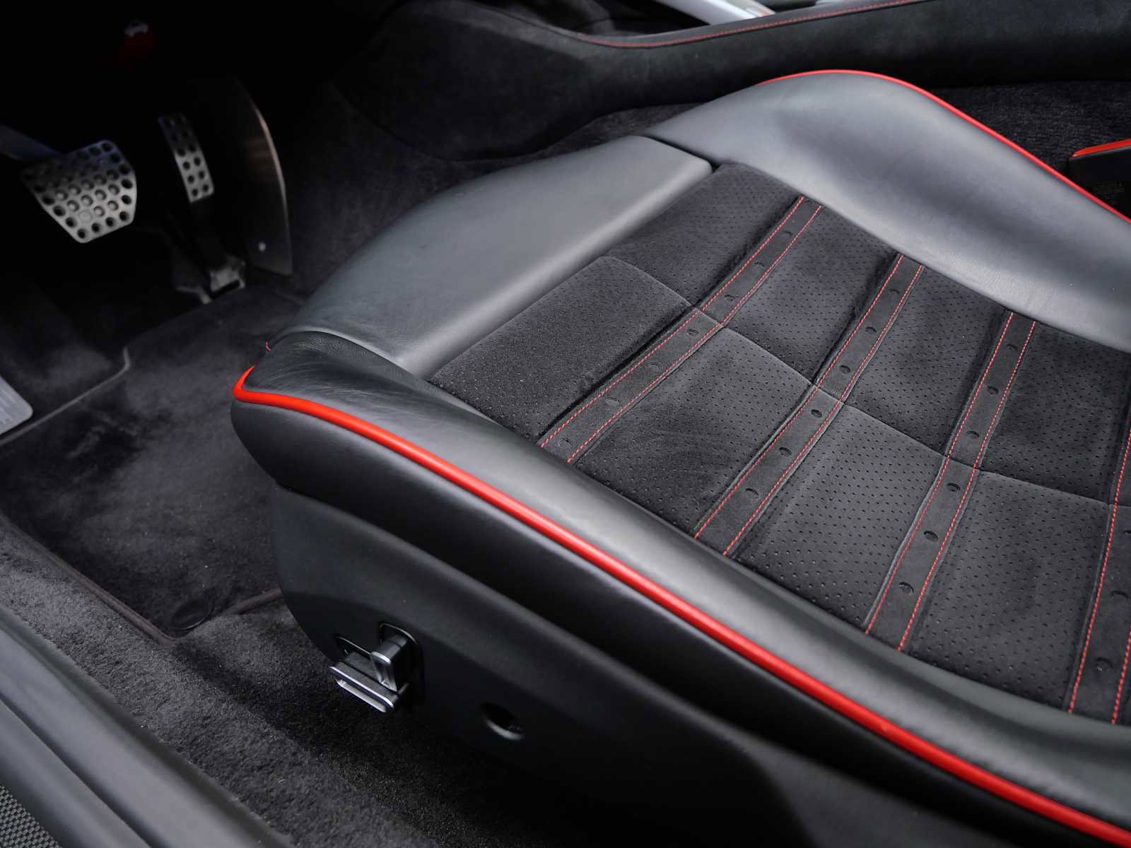 Certified 2022 Ferrari Portofino M image 21