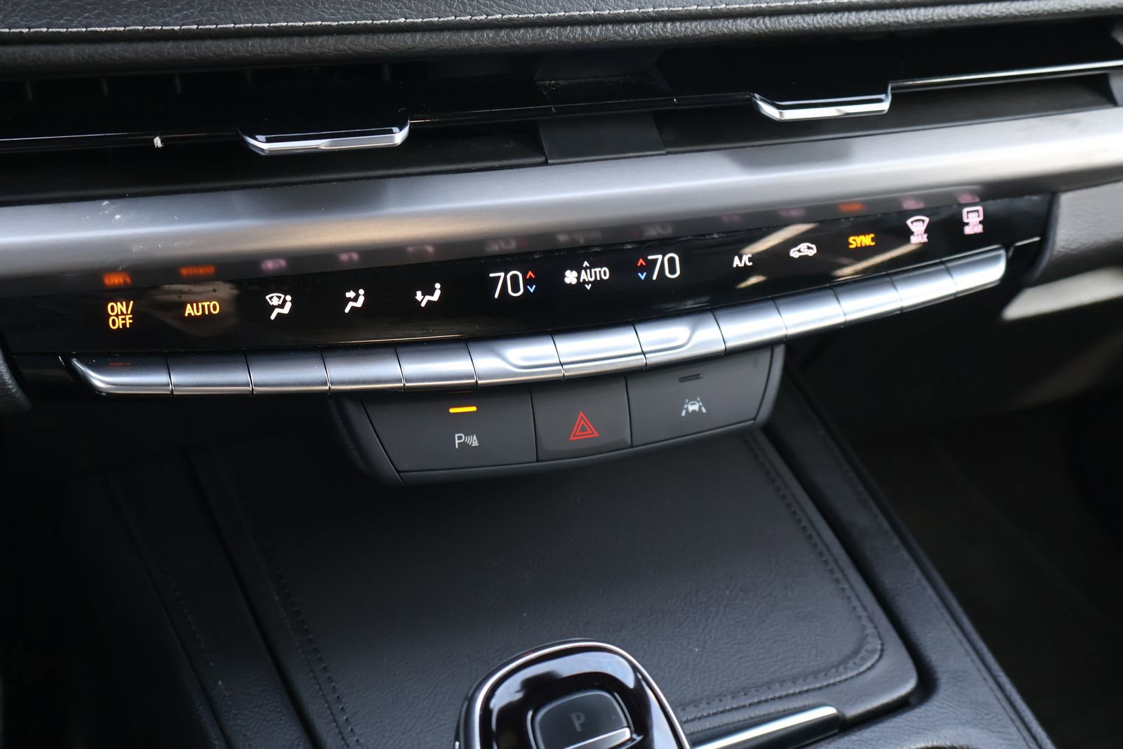 Used 2025 Cadillac XT4 Premium Luxury FWD image 29