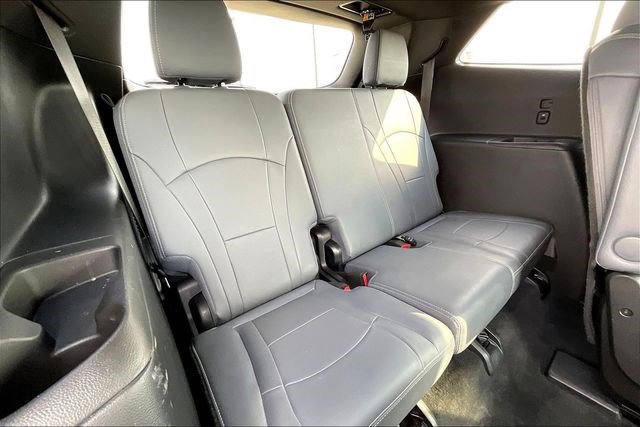 Used 2024 Buick Enclave Premium image 33