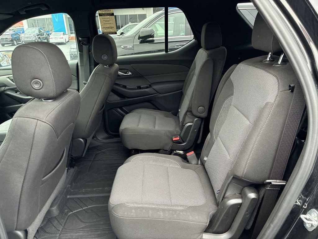 Used 2023 Chevrolet Traverse LT image 19