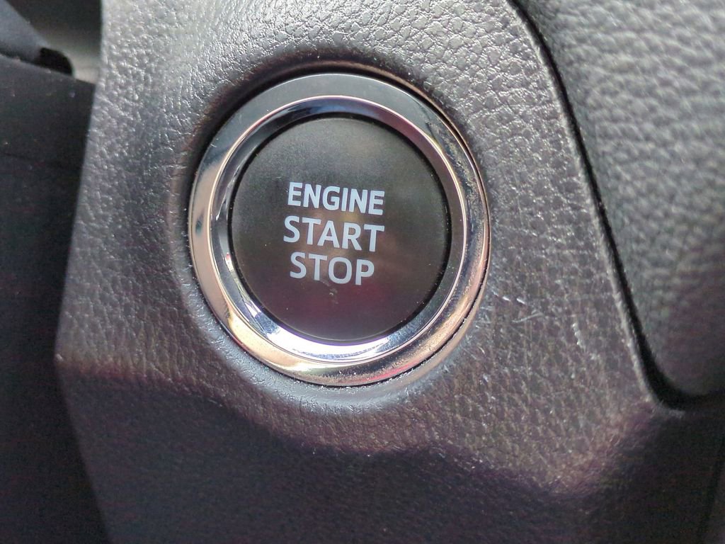 Used 2024 Toyota RAV4 XLE FWD image 31