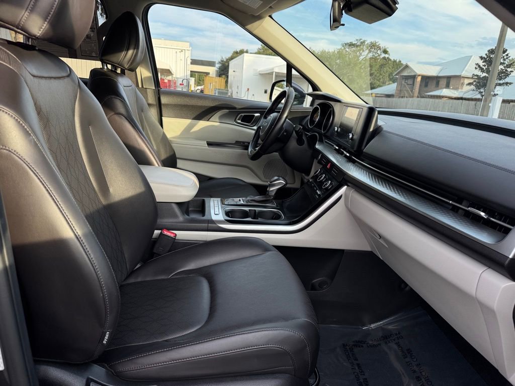 Used 2024 Kia Carnival LX image 28