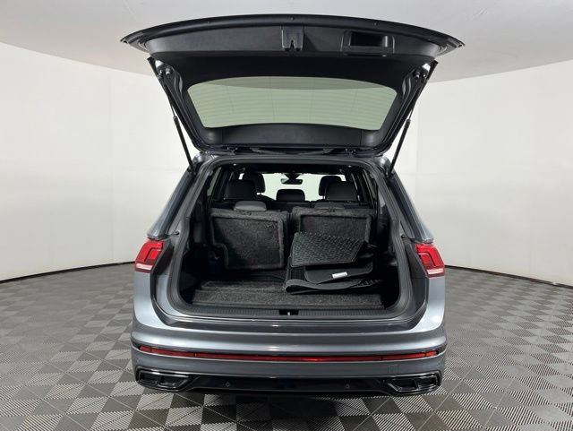 Used 2023 Volkswagen Tiguan SE R-Line FWD image 42