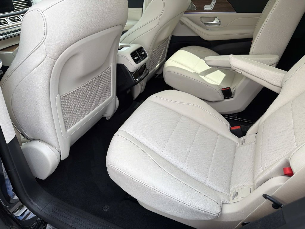 Used 2025 Mercedes-Benz GLS 450 4MATIC w/ AMG Line Exterior image 23