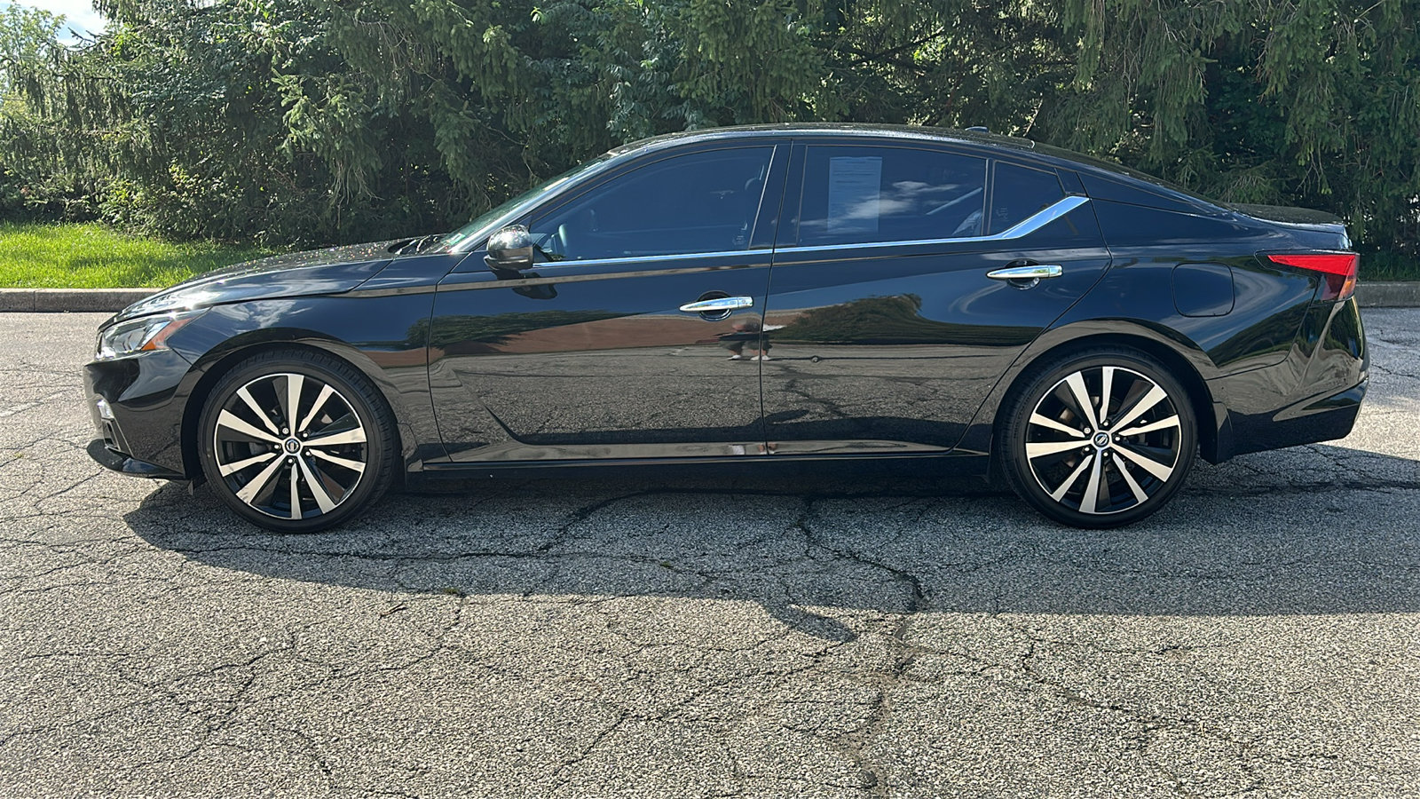 Certified 2019 Nissan Altima 2.5 Platinum FWD image 28