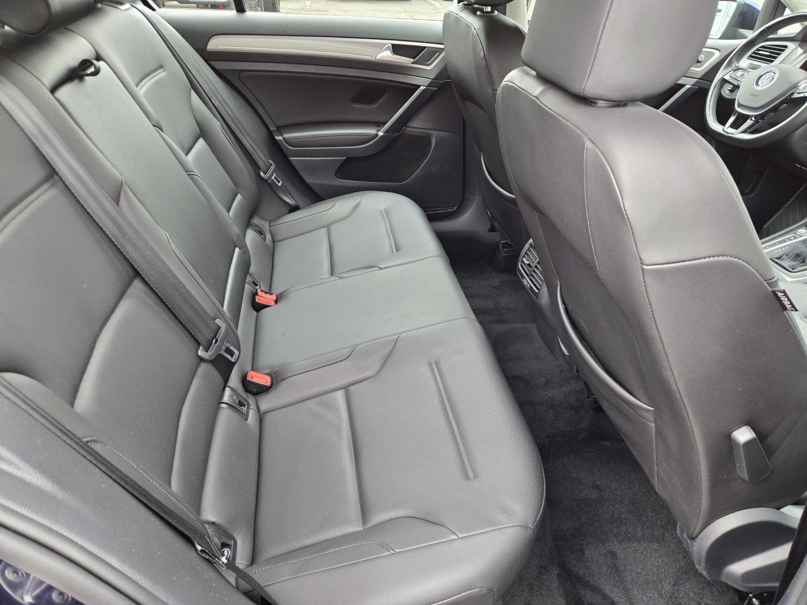 Used 2016 Volkswagen e-Golf SEL Premium w/ Driver Assistance Package FWD image 27
