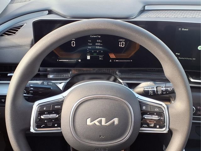 New 2026 Kia Carnival LX FWD image 9
