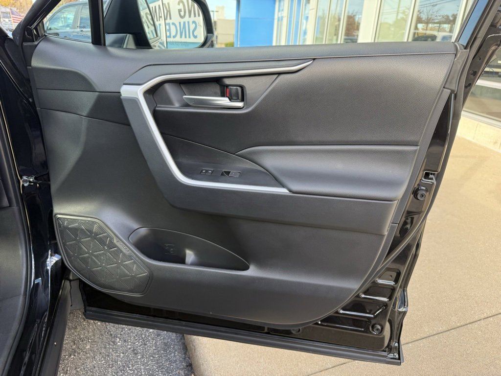 Used 2025 Toyota RAV4 XLE image 43