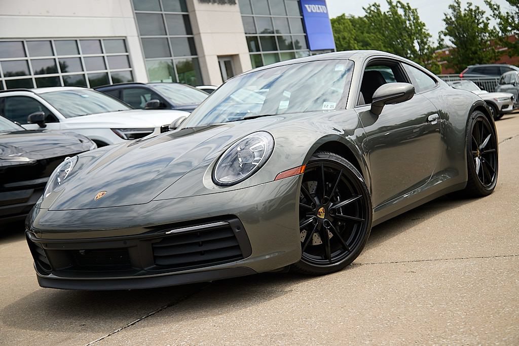 Used 2022 Porsche 911 Carrera 4S AWD/4WD image 3