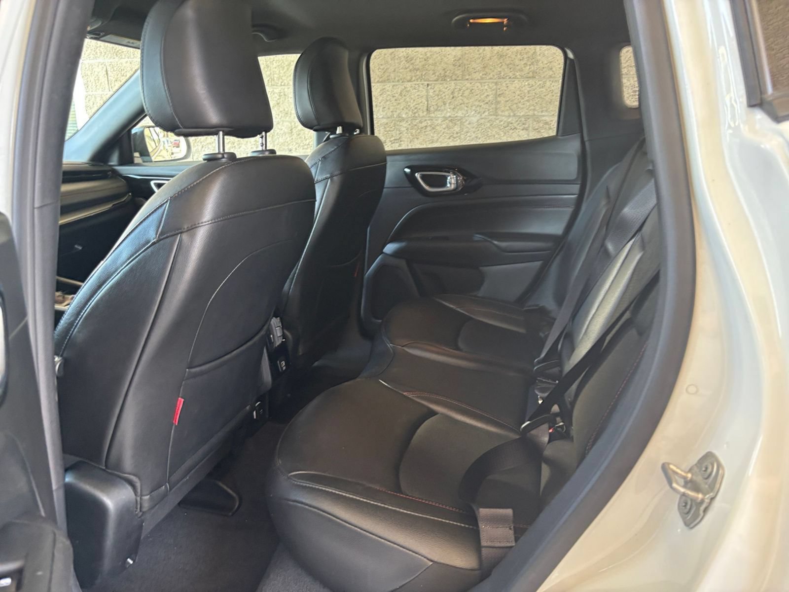 Used 2025 Jeep Compass Trailhawk AWD/4WD image 24
