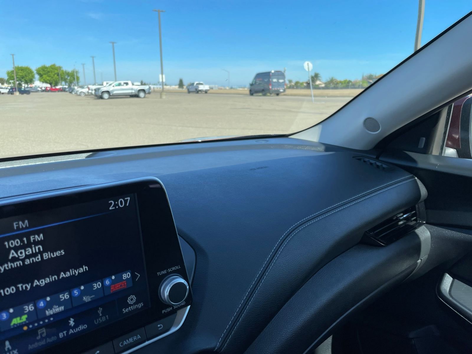 Used 2025 Nissan Sentra SV image 34