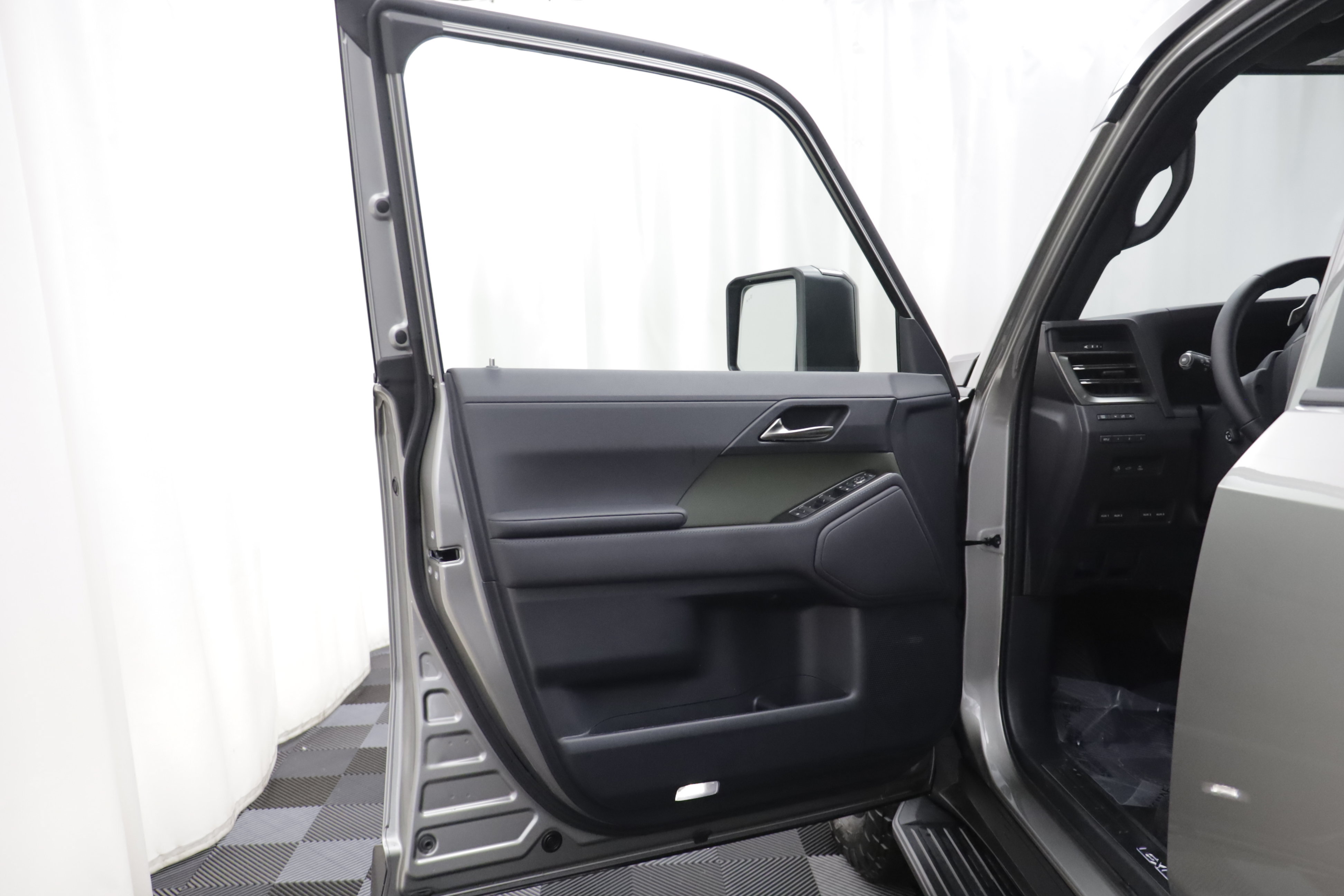 Used 2026 Lexus GX 550 AWD/4WD image 4