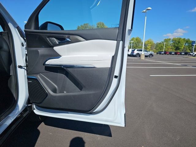 New 2026 Chevrolet Traverse High Country w/ LPO, Floor Liner Package image 32