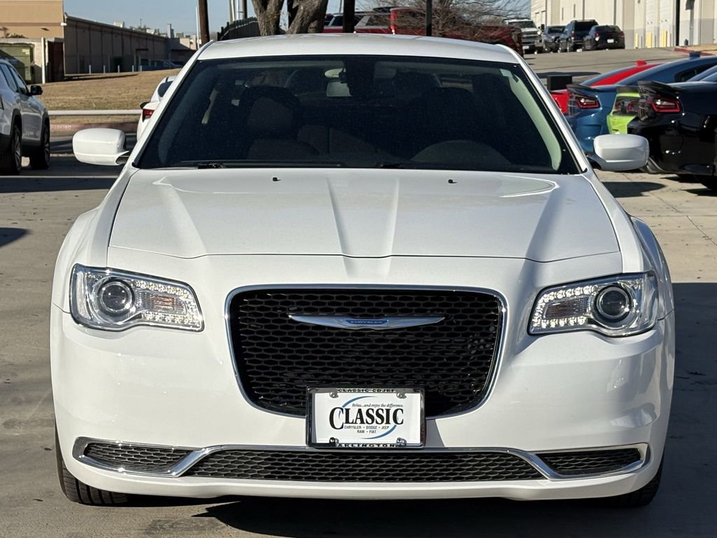 Used 2022 Chrysler 300 Touring image 8