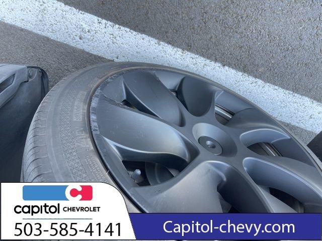 Used 2022 Tesla Model Y Long Range AWD/4WD image 19