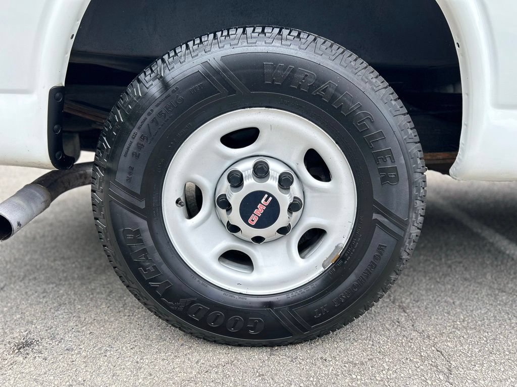 Used 2011 GMC Savana 2500 RWD image 12