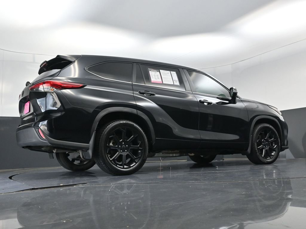 Used 2023 Toyota Highlander LE FWD image 21