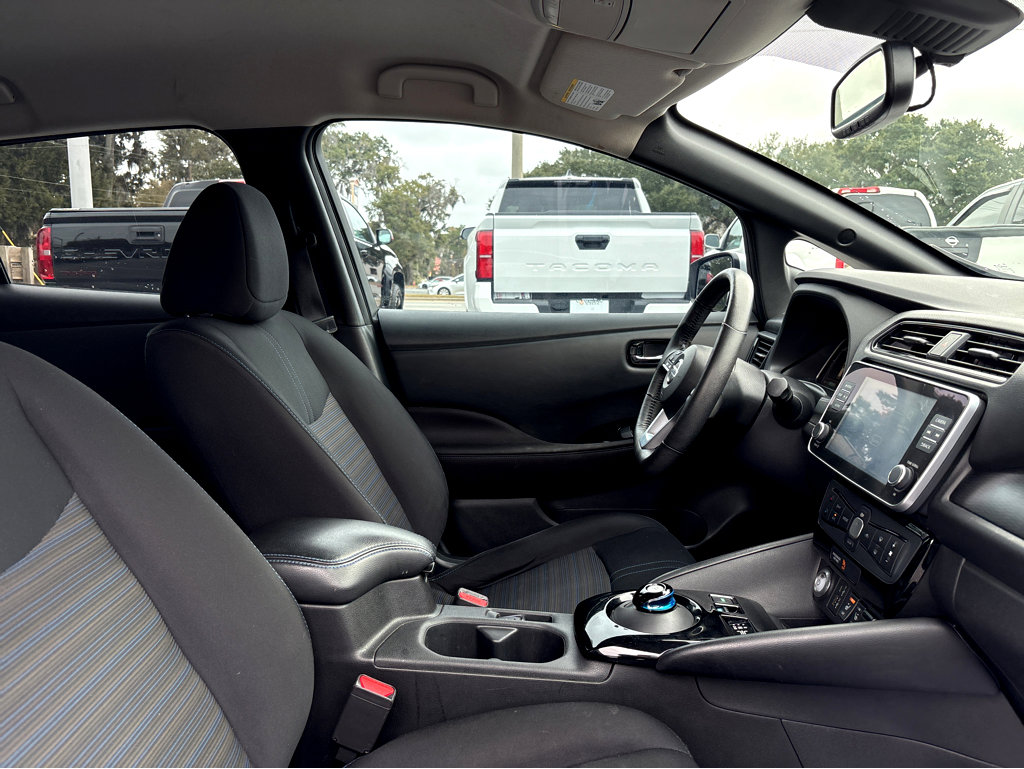 Used 2021 Nissan Leaf SV w/ SV Technology Package image 9