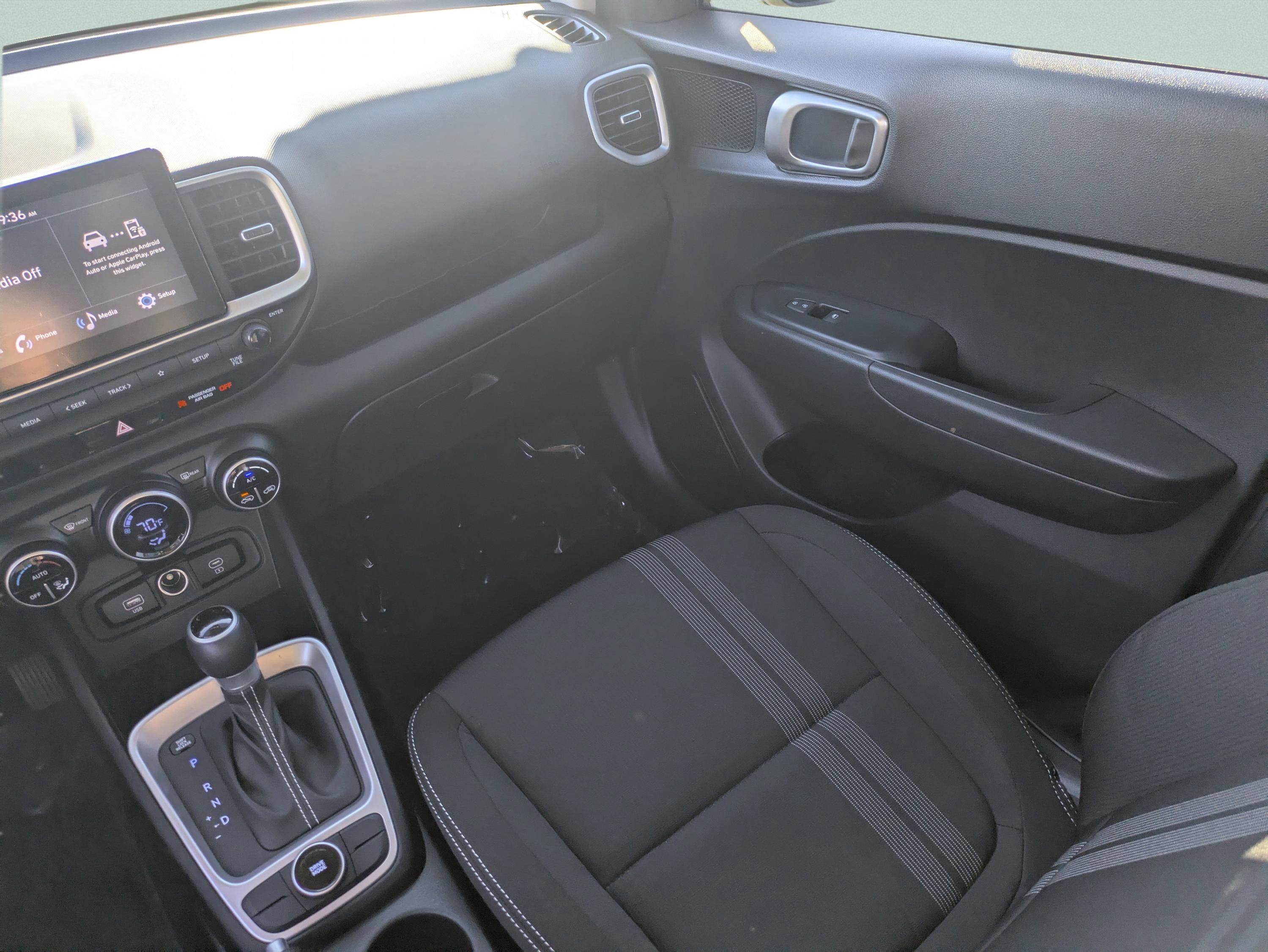 Certified 2024 Hyundai Venue SEL image 16