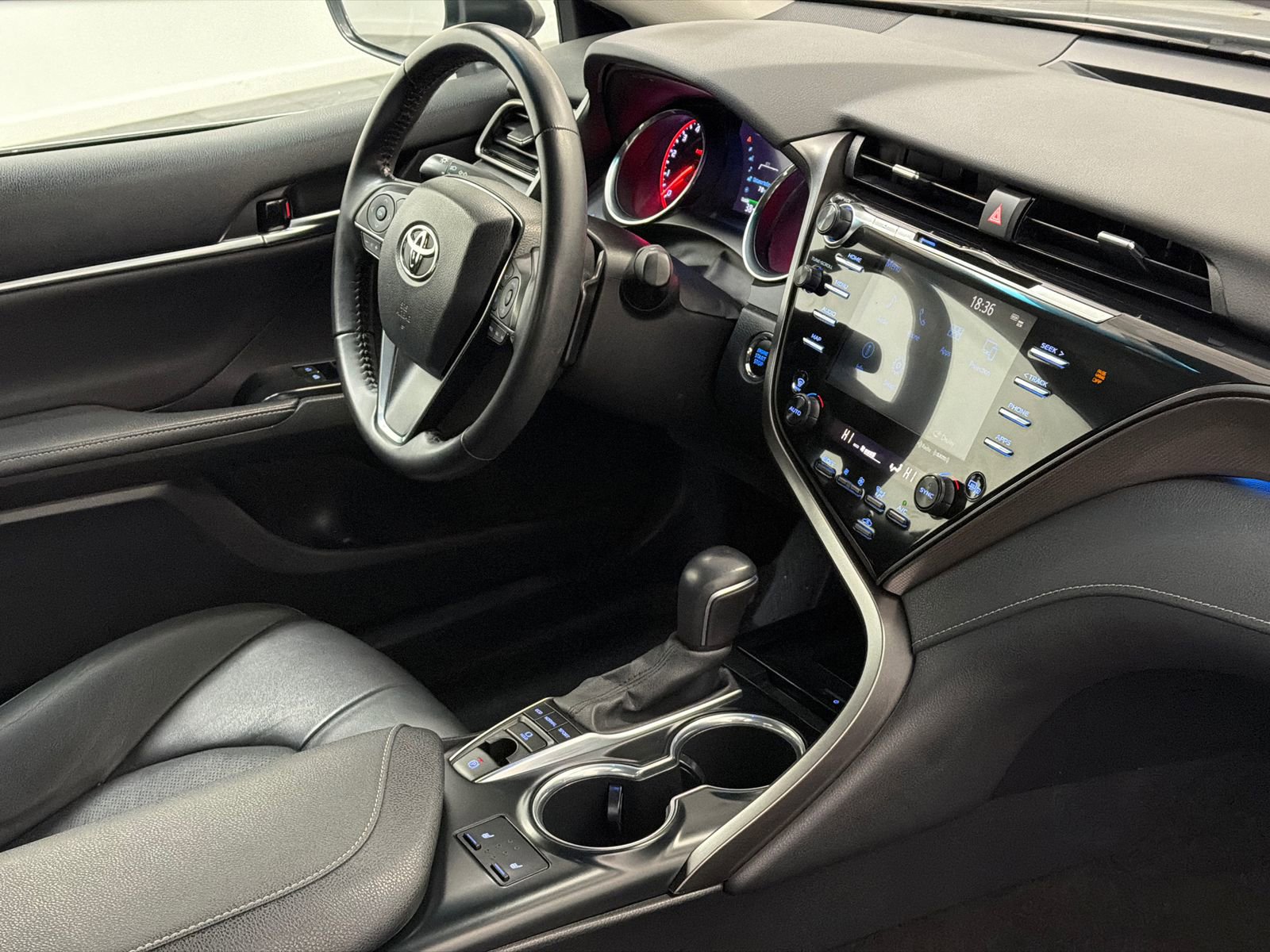 Used 2020 Toyota Camry XSE image 8