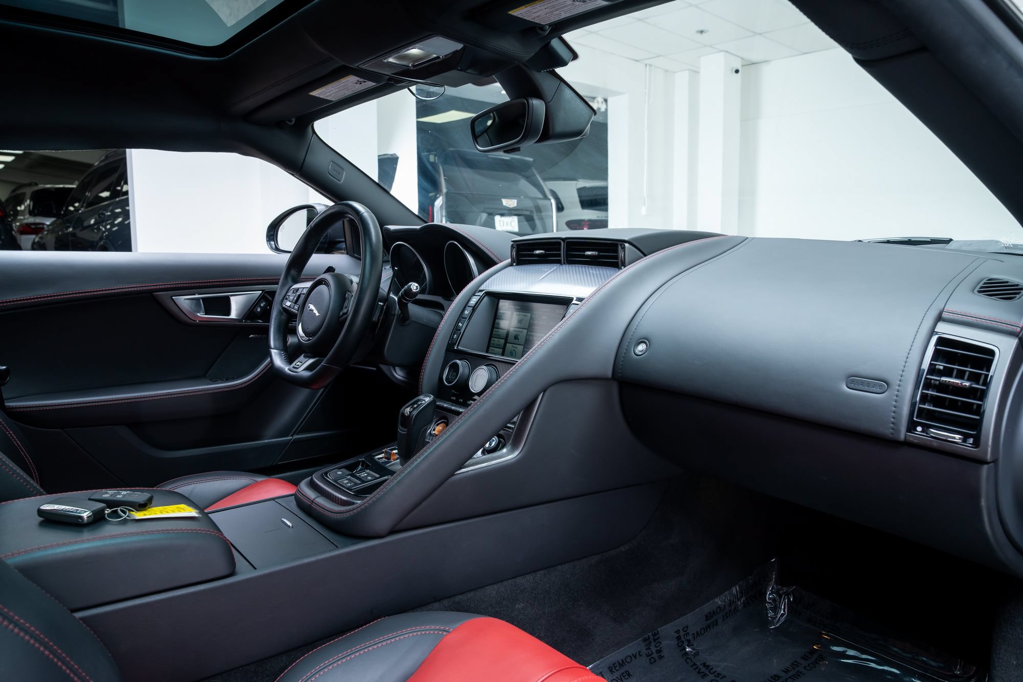Used 2015 Jaguar F-TYPE R RWD image 20