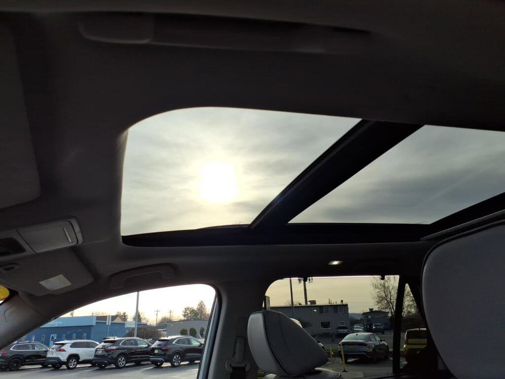 Used 2023 Honda Pilot Elite image 11