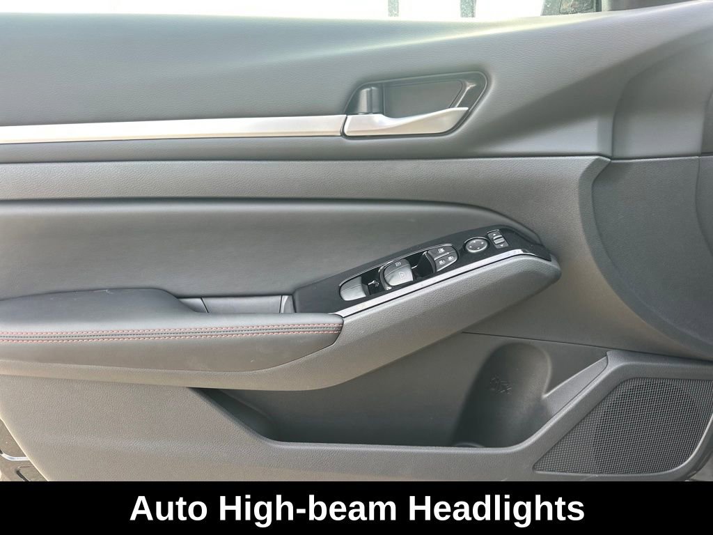 Used 2025 Nissan Altima 2.5 SR FWD image 32