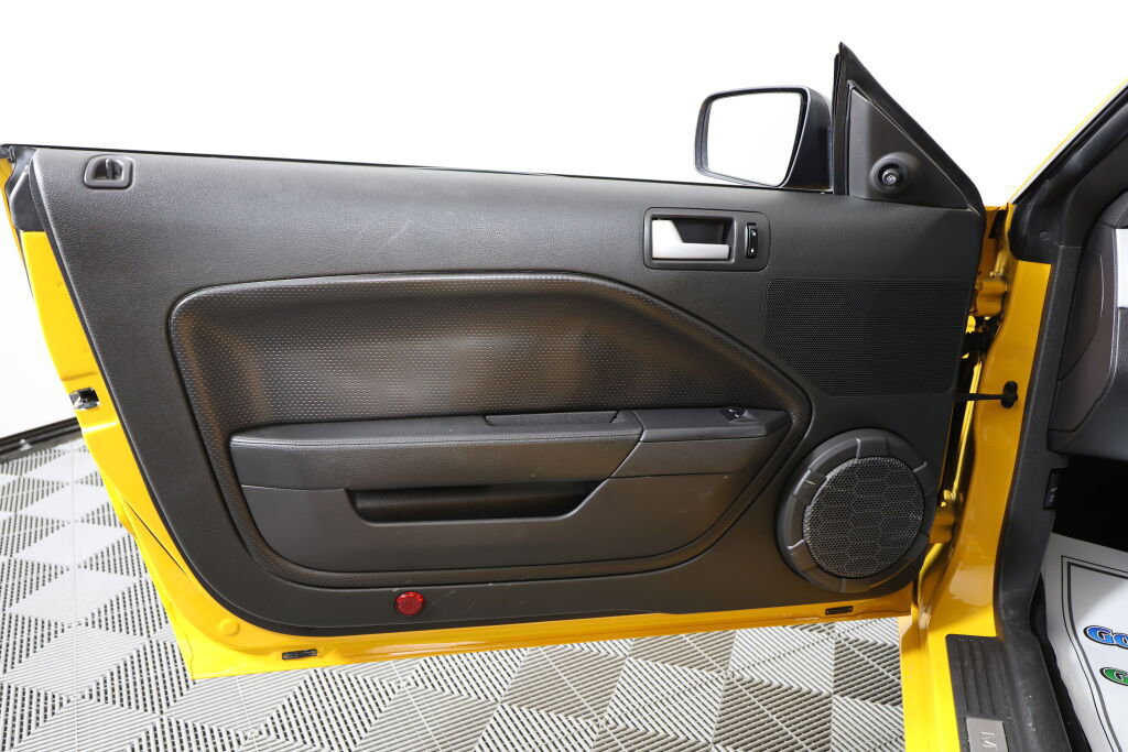 Used 2009 Ford Mustang GT Premium image 11