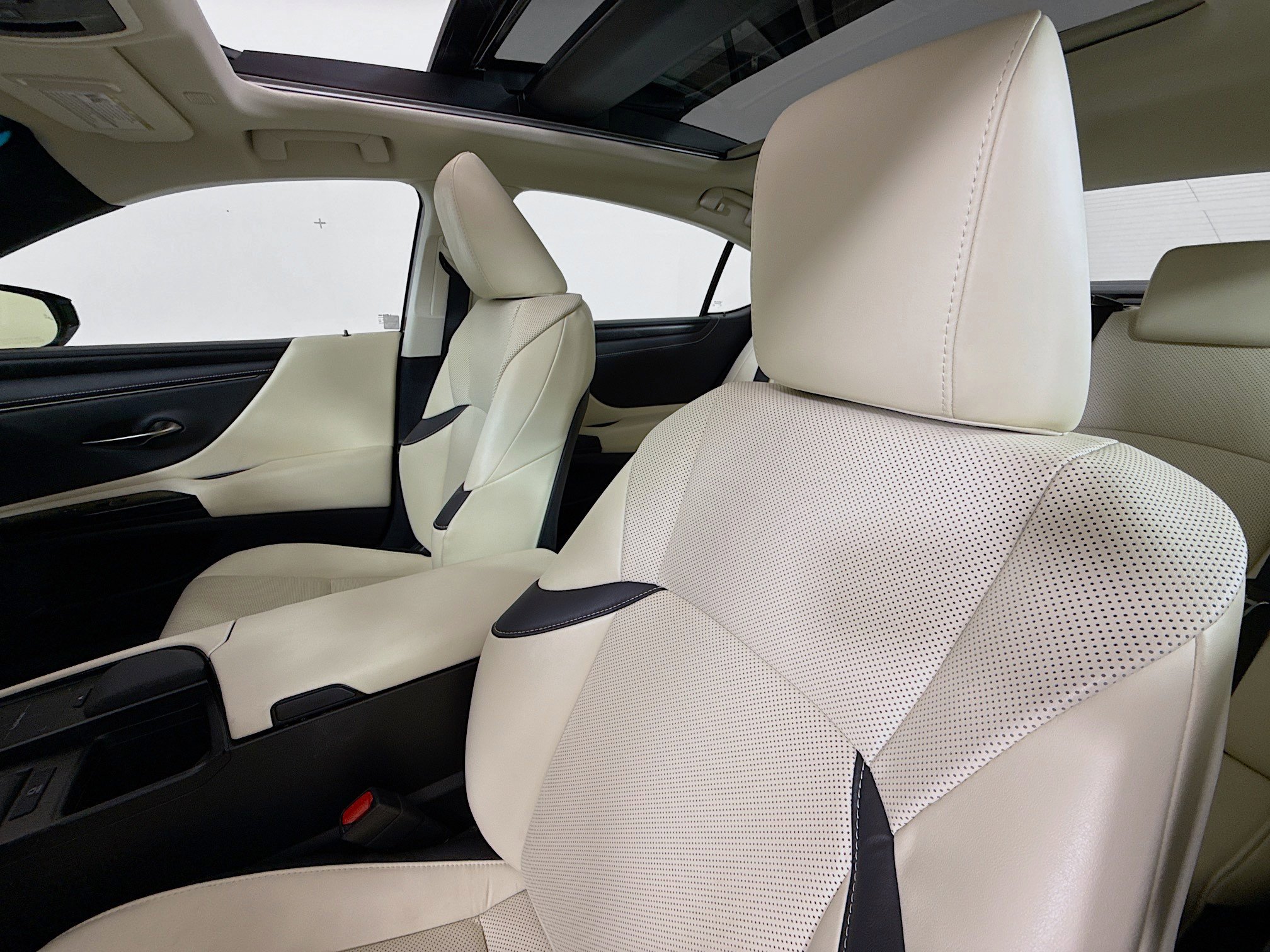 Certified 2022 Lexus ES 350 w/ Premium Package image 11