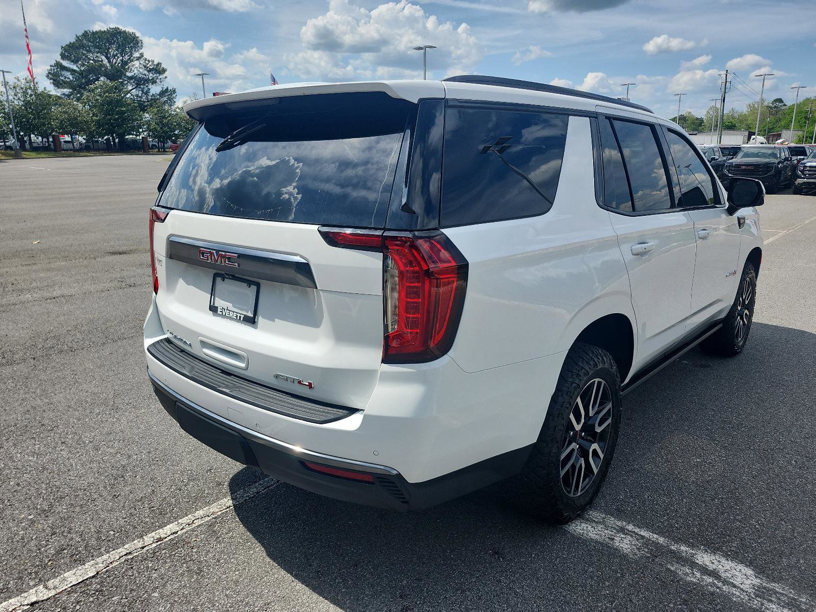 Used 2024 GMC Yukon AT4 w/ AT4 Premium Package image 3