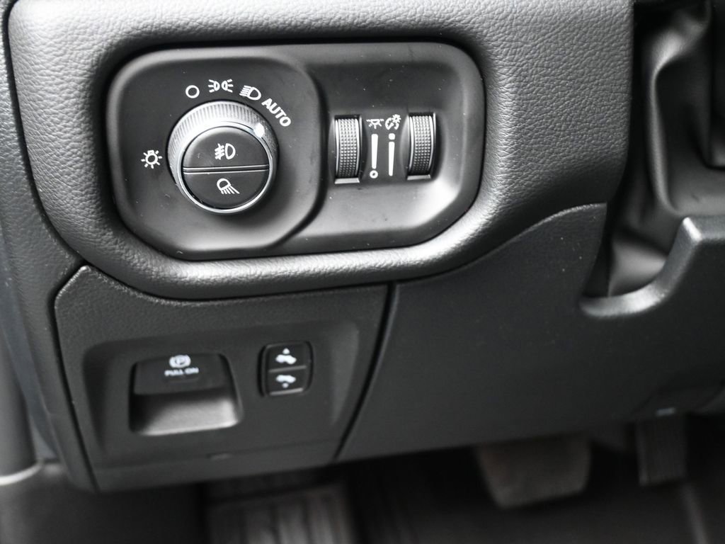 New 2026 RAM 1500 4x4 Crew Cab image 21