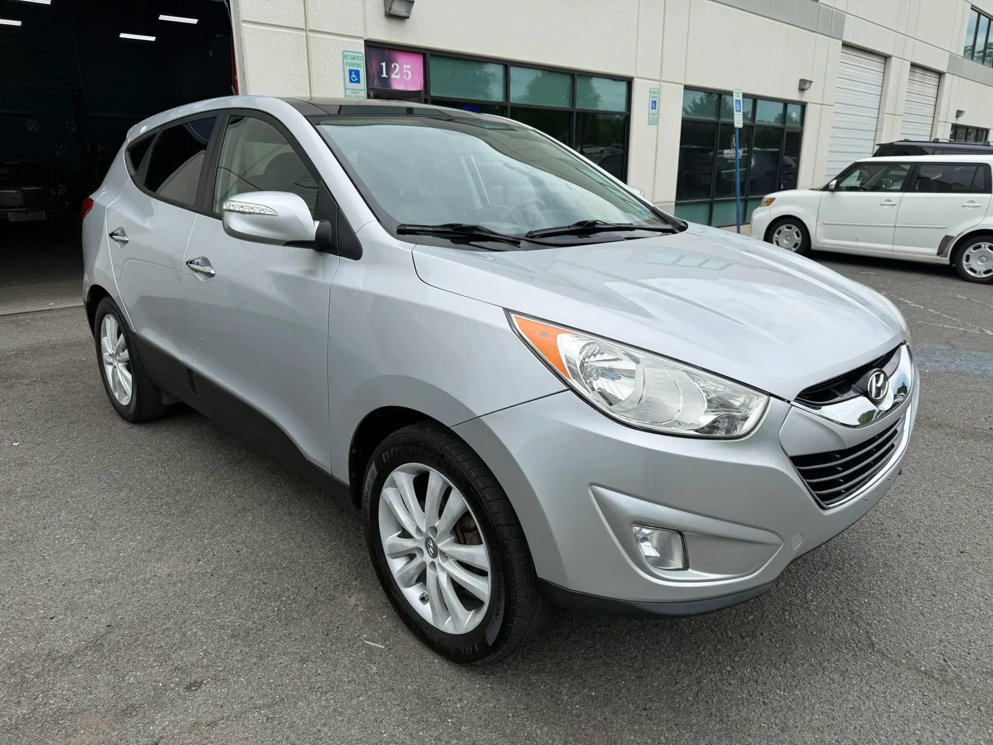Used 2013 Hyundai Tucson Limited w/ Premium Pkg AWD/4WD image 8