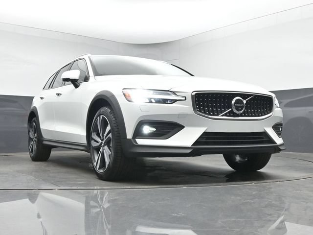 New 2026 Volvo V60 B5 Cross Country Plus w/ Climate Package AWD/4WD image 37
