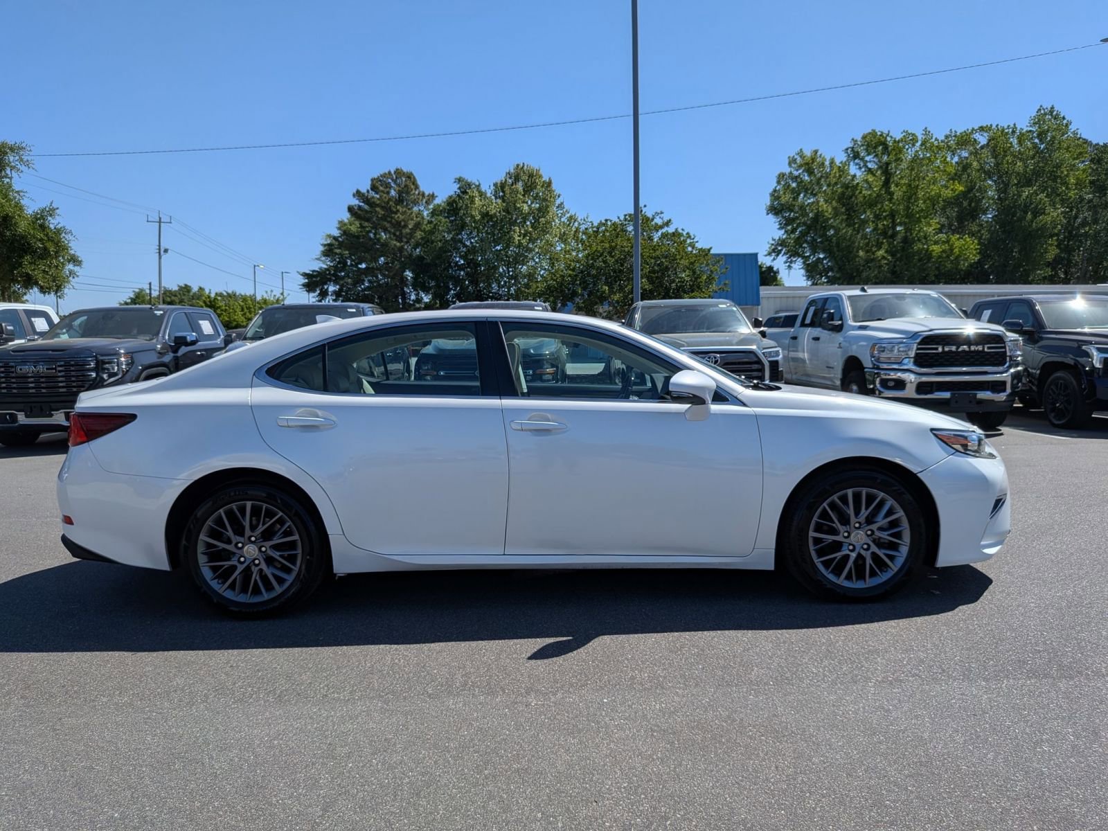 Used 2018 Lexus ES 350 w/ Premier Package image 2