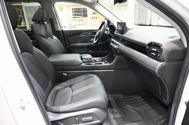 Used 2024 Honda Pilot Touring image 10