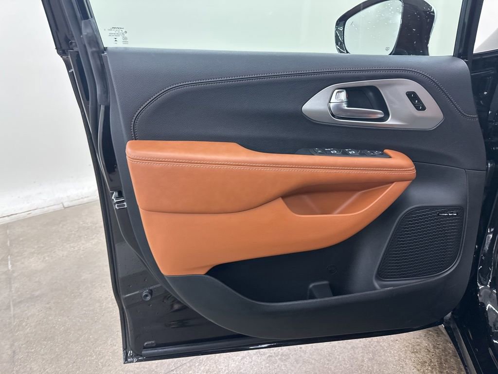 New 2026 Chrysler Pacifica Pinnacle image 29