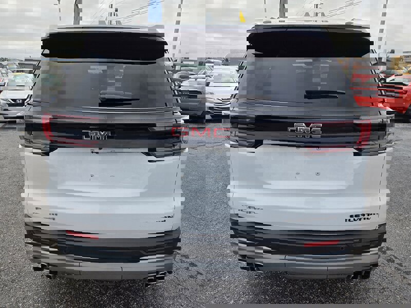 Used 2025 GMC Acadia Elevation image 4