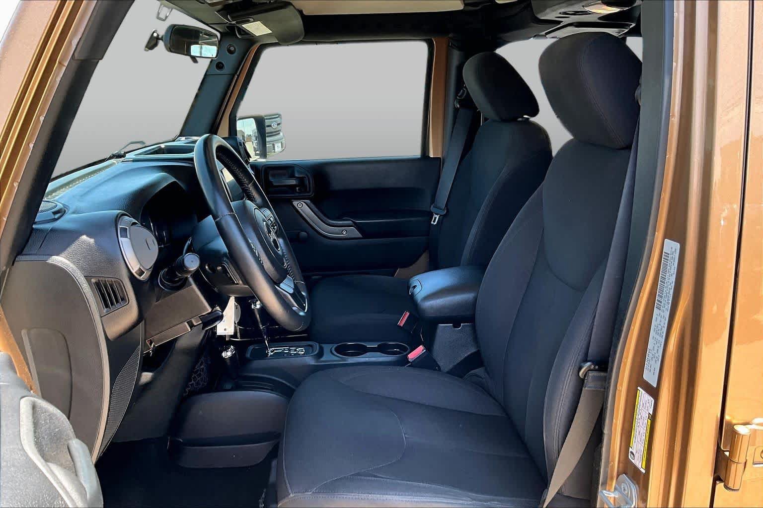 Used 2015 Jeep Wrangler Unlimited Sport w/ Connectivity Group AWD/4WD image 8