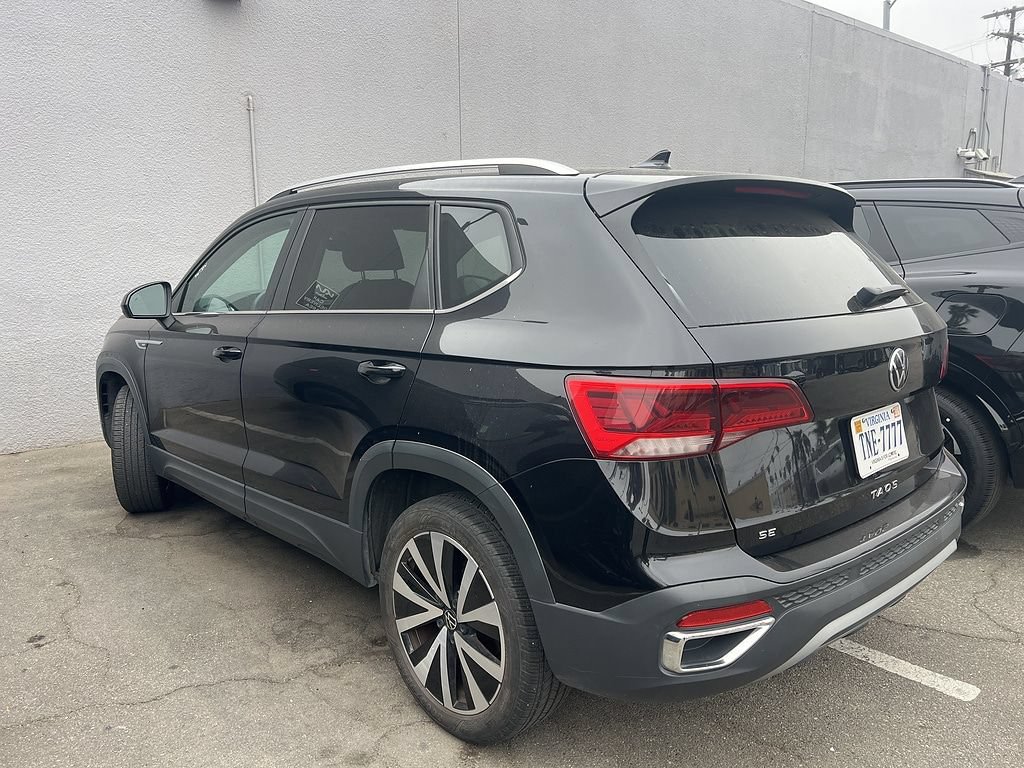 Used 2024 Volkswagen Taos SE FWD image 3