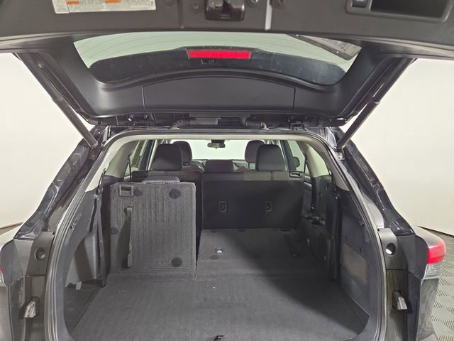 Used 2023 Toyota Highlander LE image 32