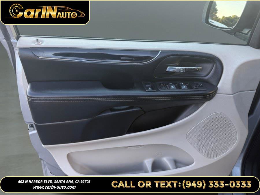 Used 2019 Dodge Grand Caravan SXT image 19