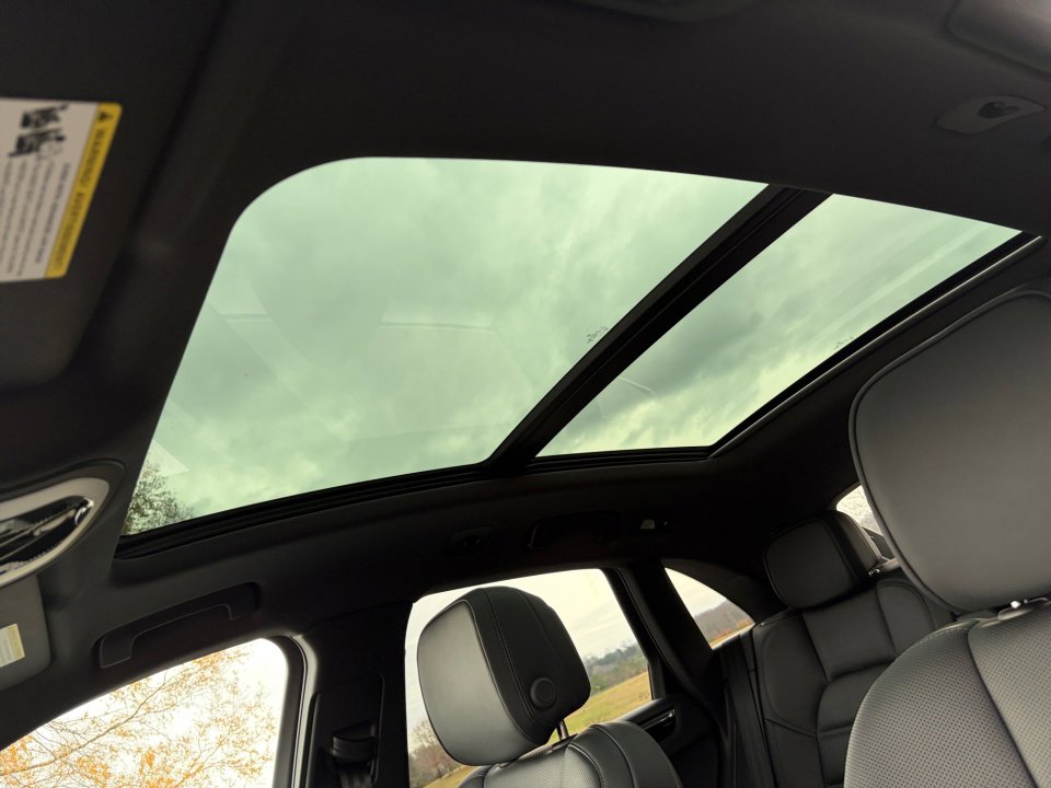 Certified 2026 Porsche Macan Turbo AWD/4WD image 19