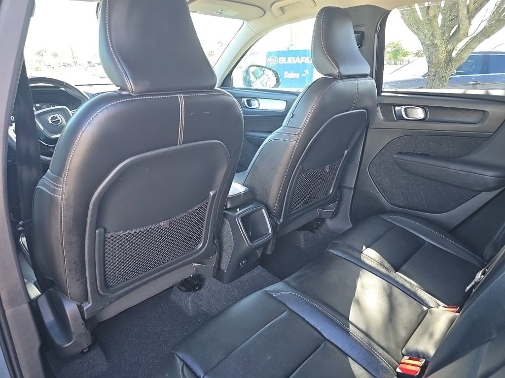 Used 2021 Volvo XC40 T5 Momentum image 24