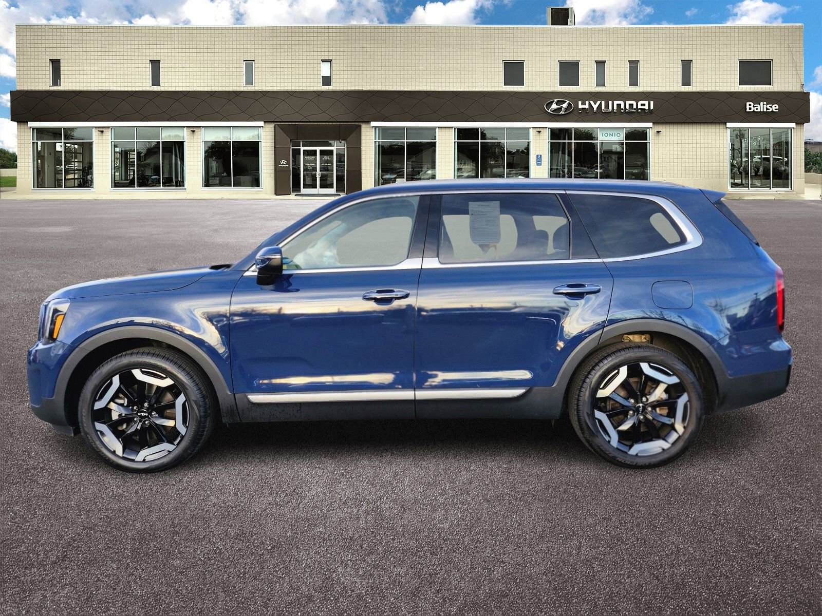 Used 2024 Kia Telluride S w/ S Sunroof Package image 6