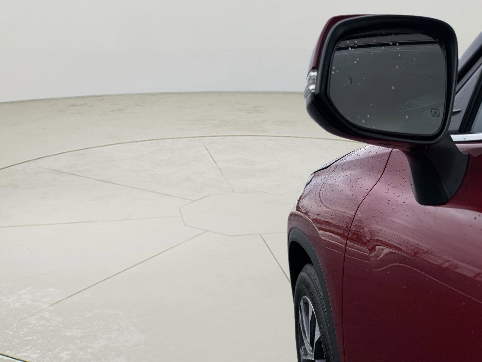 Used 2022 Toyota Highlander XLE image 7