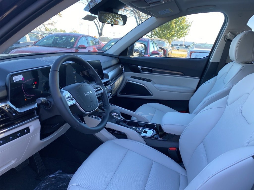 New 2025 Kia Telluride S image 10