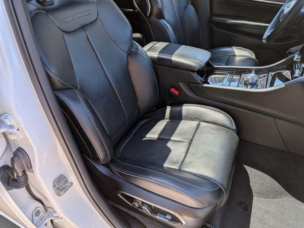Used 2023 Jeep Grand Cherokee Overland w/ Luxury Tech Group IV AWD/4WD image 31